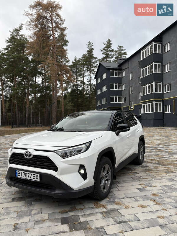 Позашляховик / Кросовер Toyota RAV4 2023 в Полтаві