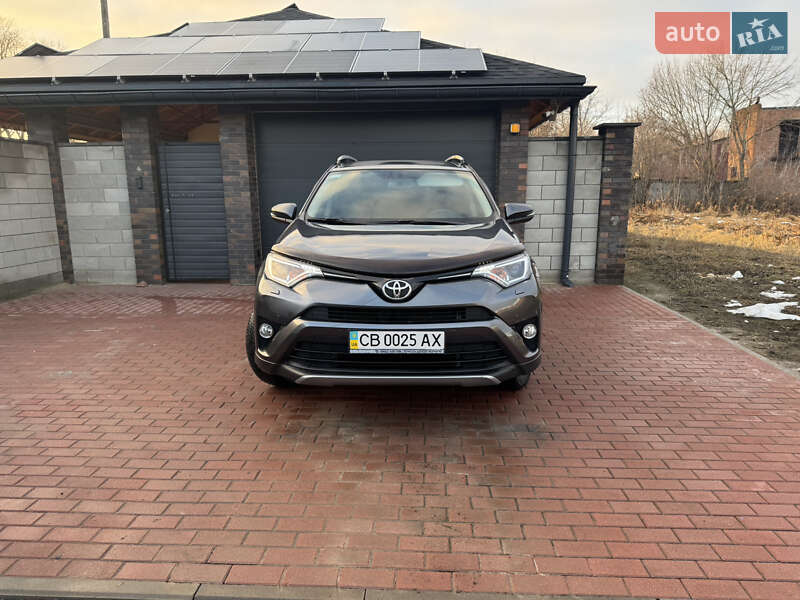 Позашляховик / Кросовер Toyota RAV4 2017 в Чернігові