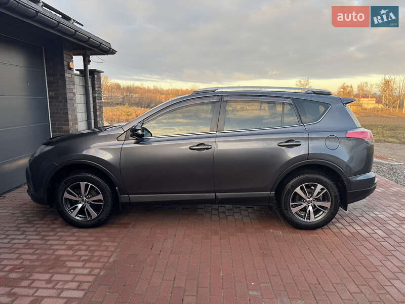 Позашляховик / Кросовер Toyota RAV4 2017 в Чернігові