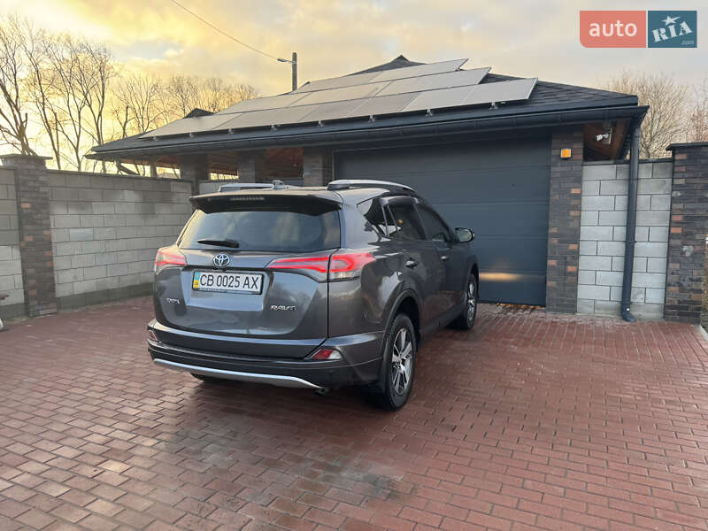 Позашляховик / Кросовер Toyota RAV4 2017 в Чернігові