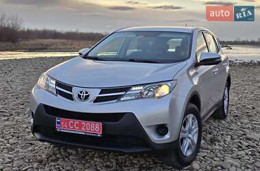 Внедорожник / Кроссовер Toyota RAV4 2015 в Калуше