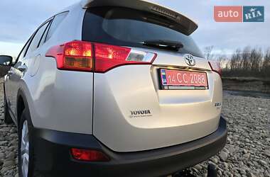 Внедорожник / Кроссовер Toyota RAV4 2015 в Калуше