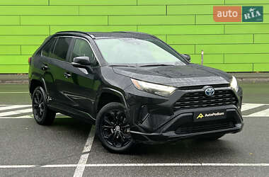 Позашляховик / Кросовер Toyota RAV4 2022 в 
