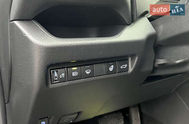 Позашляховик / Кросовер Toyota RAV4 2022 в 