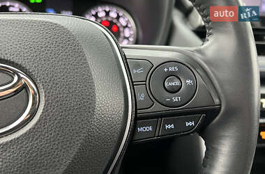 Позашляховик / Кросовер Toyota RAV4 2022 в 