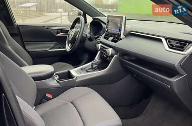 Позашляховик / Кросовер Toyota RAV4 2022 в 