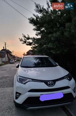 Позашляховик / Кросовер Toyota RAV4 2018 в Чернівцях