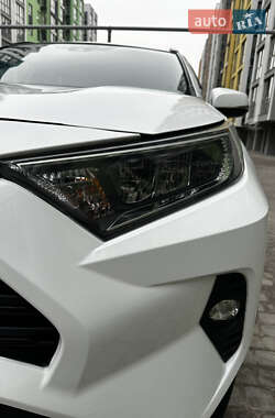 Позашляховик / Кросовер Toyota RAV4 2020 в Дніпрі