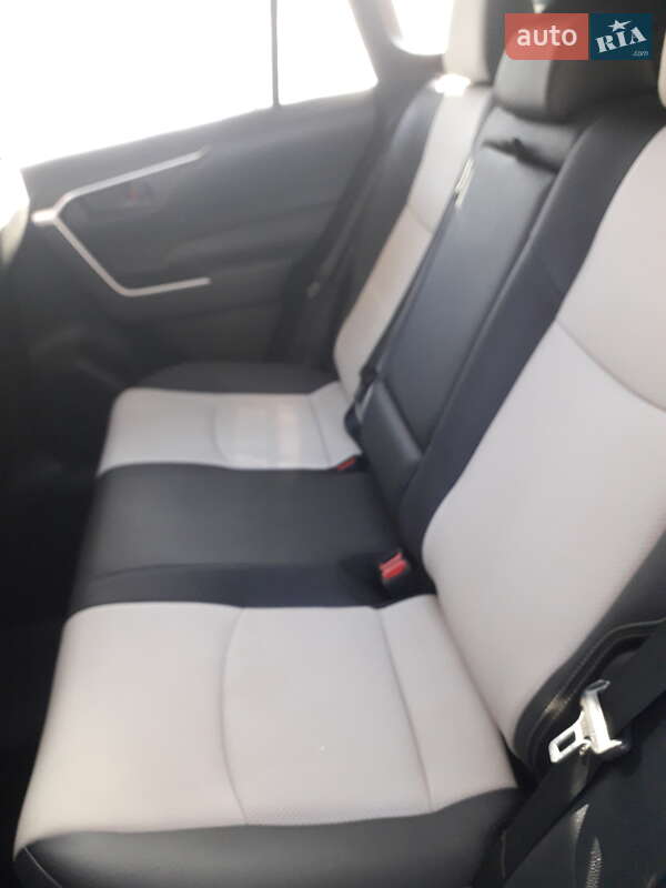 Внедорожник / Кроссовер Toyota RAV4 2021 в Одессе