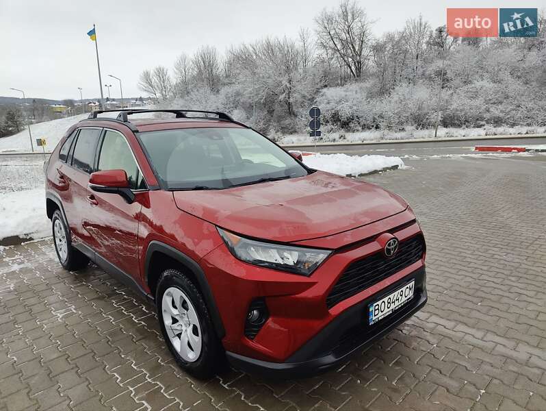 Внедорожник / Кроссовер Toyota RAV4 2019 в Тернополе
