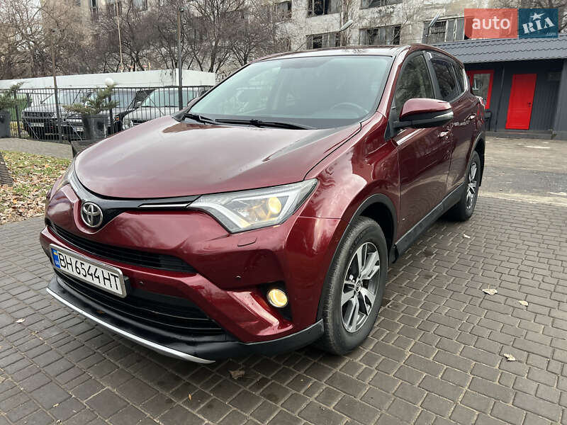 Внедорожник / Кроссовер Toyota RAV4 2015 в Одессе