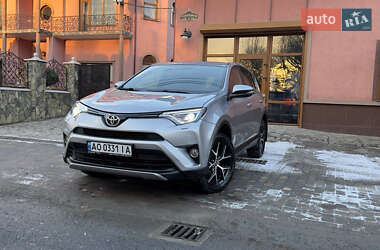 Внедорожник / Кроссовер Toyota RAV4 2017 в Сваляве