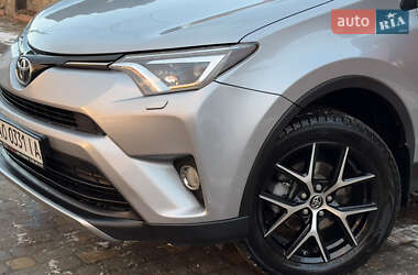 Внедорожник / Кроссовер Toyota RAV4 2017 в Сваляве