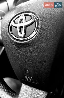 Внедорожник / Кроссовер Toyota RAV4 2012 в 