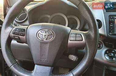 Внедорожник / Кроссовер Toyota RAV4 2012 в 
