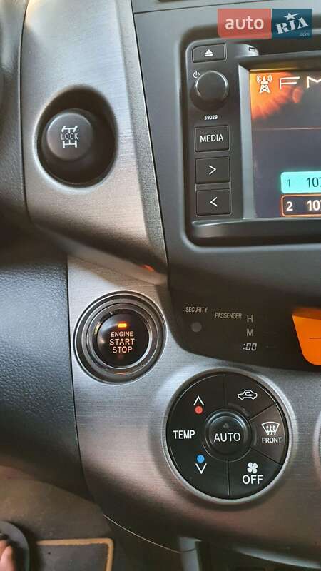 Внедорожник / Кроссовер Toyota RAV4 2012 в Киеве