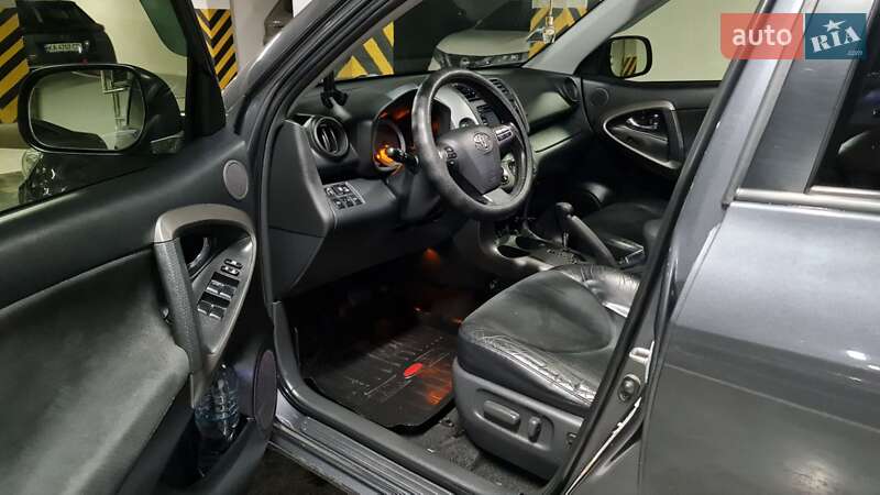 Внедорожник / Кроссовер Toyota RAV4 2012 в Киеве