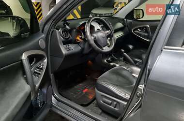 Внедорожник / Кроссовер Toyota RAV4 2012 в 