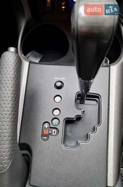 Внедорожник / Кроссовер Toyota RAV4 2012 в 