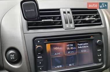 Внедорожник / Кроссовер Toyota RAV4 2012 в 