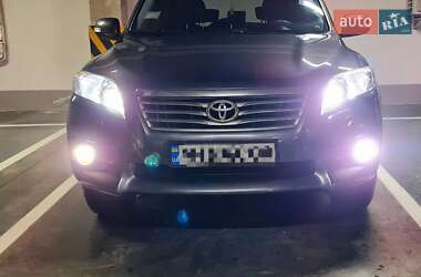 Внедорожник / Кроссовер Toyota RAV4 2012 в 