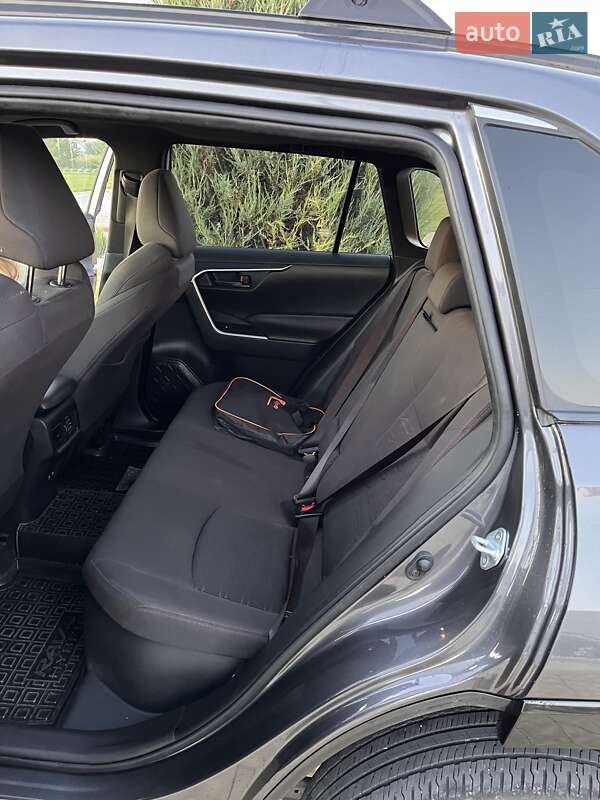 Позашляховик / Кросовер Toyota RAV4 2021 в Тернополі