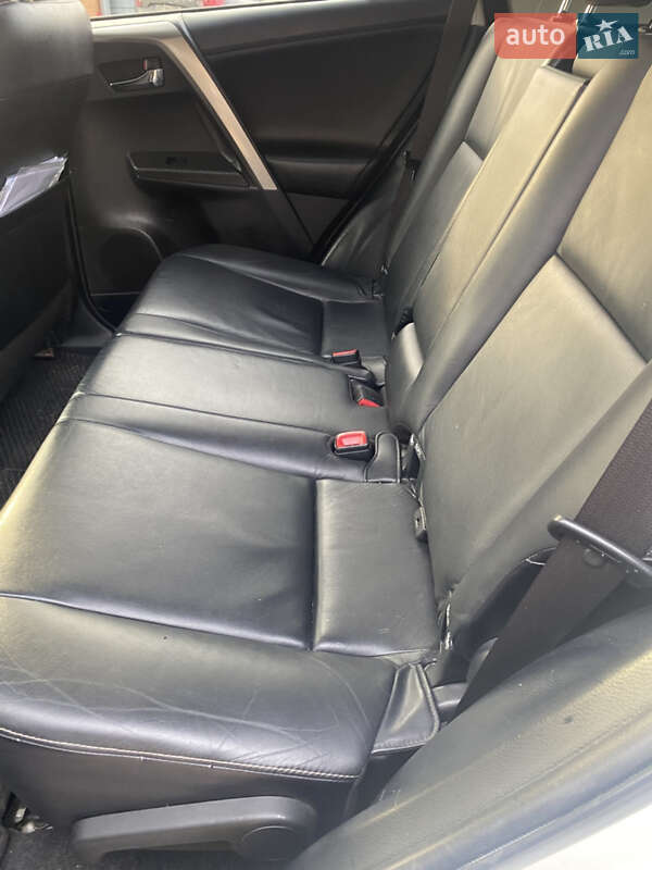 Позашляховик / Кросовер Toyota RAV4 2013 в Вишневому фото 4 Позашляховик / Кросовер Toyota RAV4 2013 в Вишневому