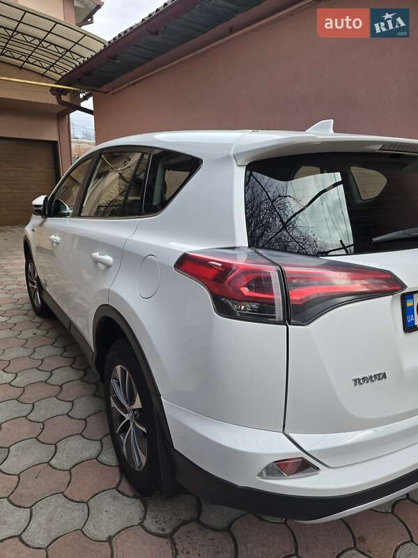 Внедорожник / Кроссовер Toyota RAV4 2018 в Черновцах