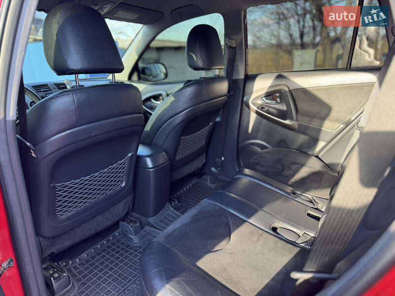 Внедорожник / Кроссовер Toyota RAV4 2011 в Каменском