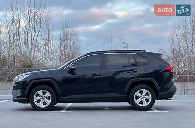 Внедорожник / Кроссовер Toyota RAV4 2019 в Киеве