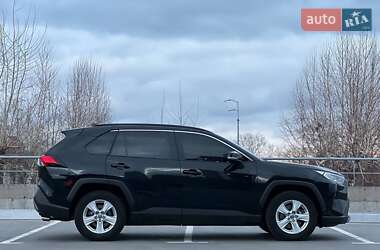 Внедорожник / Кроссовер Toyota RAV4 2019 в Киеве