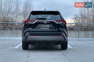 Внедорожник / Кроссовер Toyota RAV4 2019 в Киеве