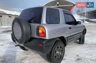 Позашляховик / Кросовер Toyota RAV4 1996 в 