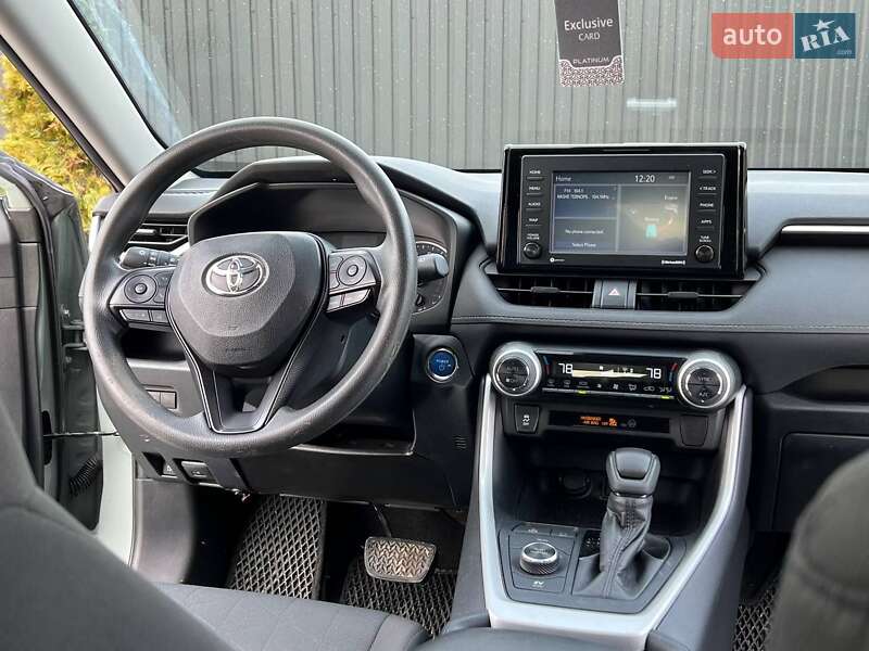 Внедорожник / Кроссовер Toyota RAV4 2019 в Тернополе
