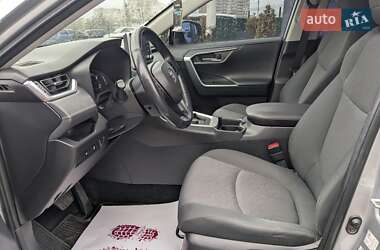 Внедорожник / Кроссовер Toyota RAV4 2019 в 