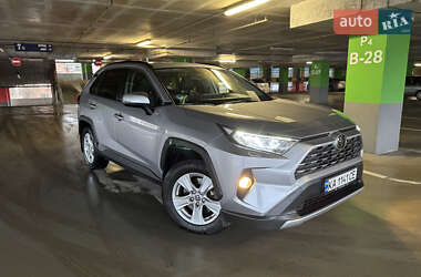 Позашляховик / Кросовер Toyota RAV4 2020 в Києві