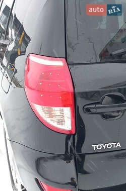 Внедорожник / Кроссовер Toyota RAV4 2008 в 