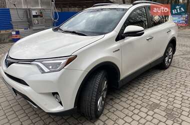 Внедорожник / Кроссовер Toyota RAV4 2018 в 