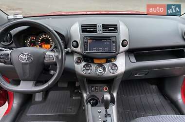 Внедорожник / Кроссовер Toyota RAV4 2012 в 