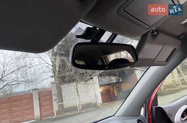 Внедорожник / Кроссовер Toyota RAV4 2012 в 