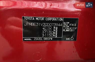 Внедорожник / Кроссовер Toyota RAV4 2012 в 