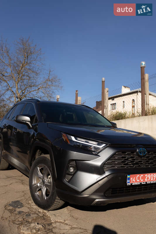 Внедорожник / Кроссовер Toyota RAV4 2022 в 
