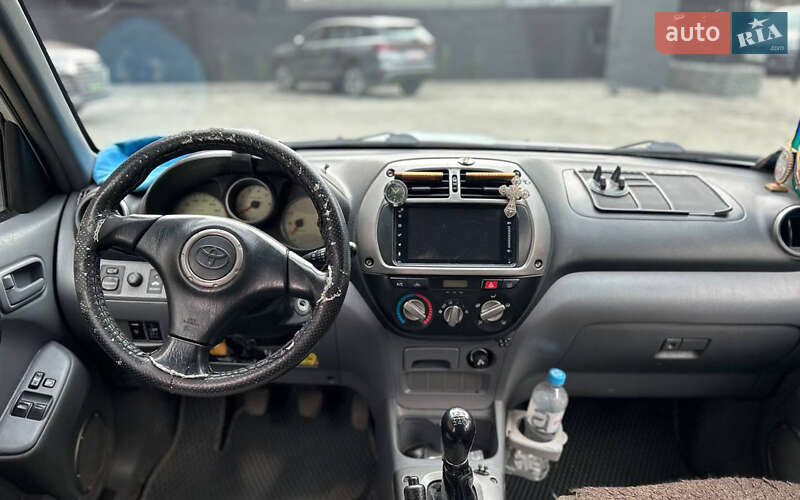 Внедорожник / Кроссовер Toyota RAV4 2002 в Черновцах