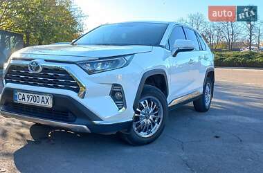 Позашляховик / Кросовер Toyota RAV4 2019 в Умані