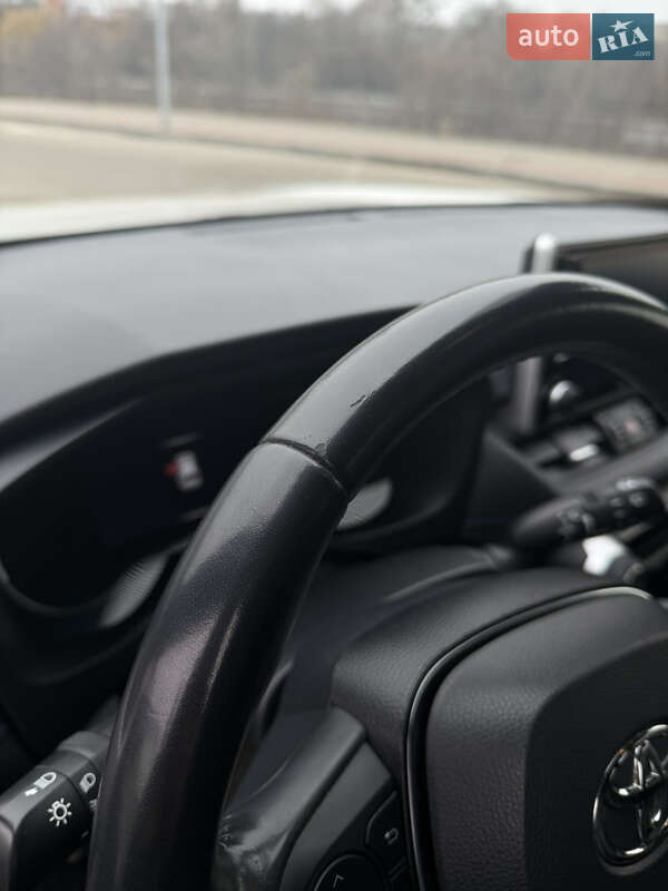 Позашляховик / Кросовер Toyota RAV4 2020 в Сумах