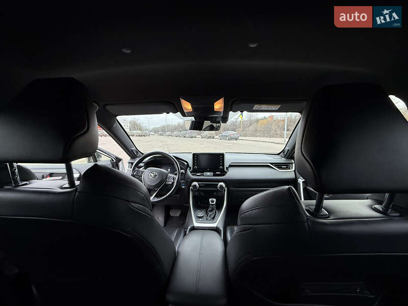 Позашляховик / Кросовер Toyota RAV4 2020 в Сумах