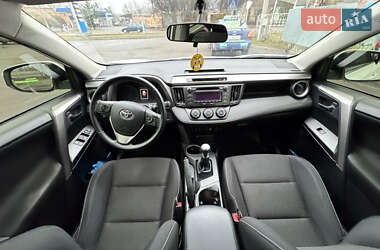 Внедорожник / Кроссовер Toyota RAV4 2016 в 