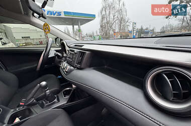 Внедорожник / Кроссовер Toyota RAV4 2016 в 