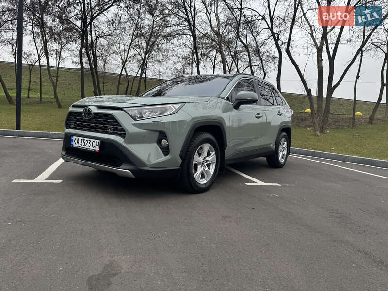 Позашляховик / Кросовер Toyota RAV4 2021 в Києві