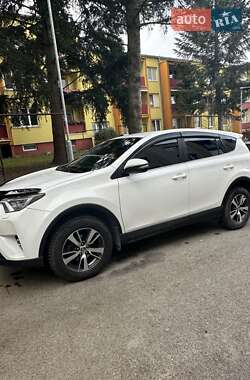 Позашляховик / Кросовер Toyota RAV4 2017 в Києві